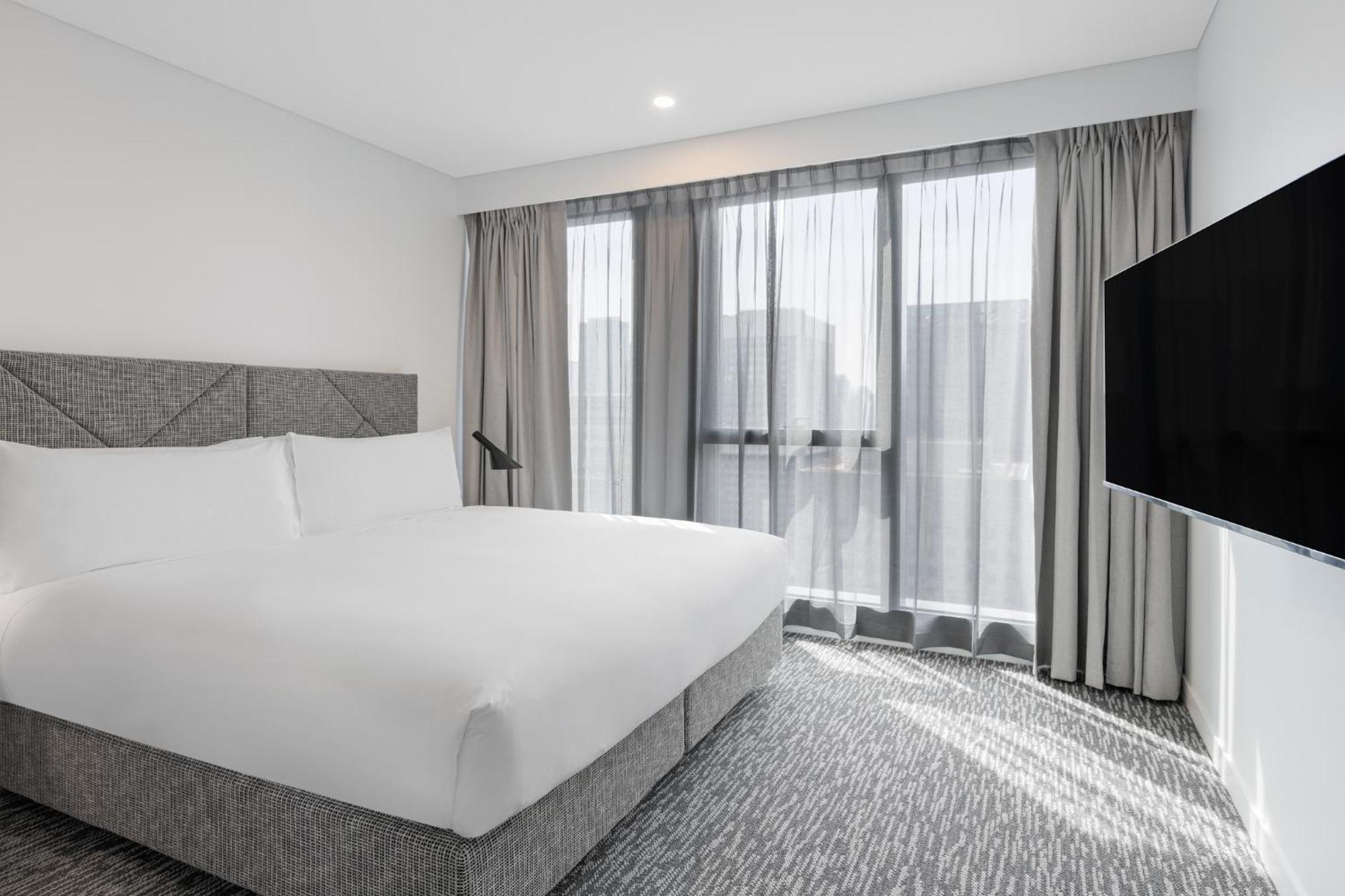 Meriton Suites Melbourne Ngoại thất bức ảnh A bedroom at the hotel