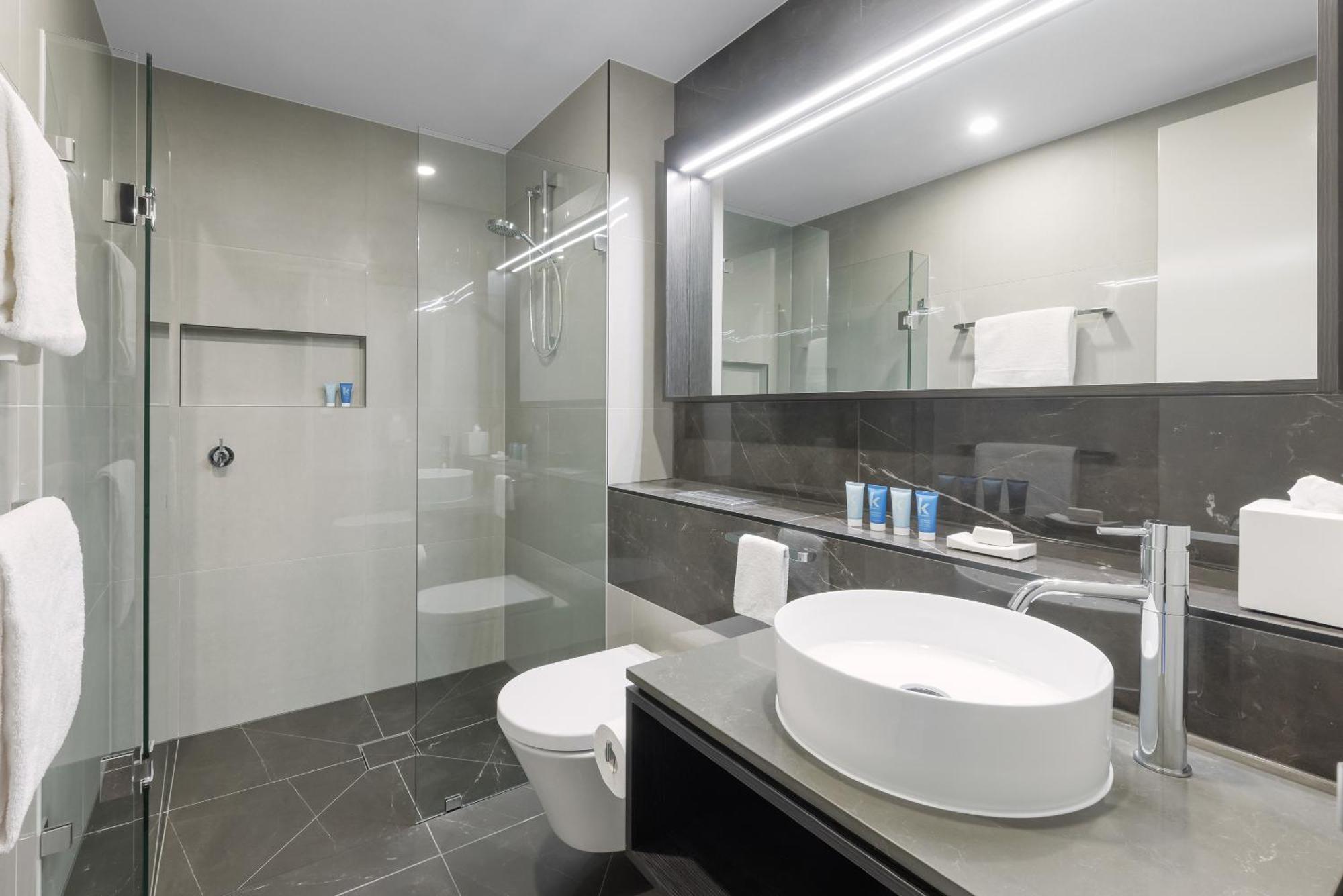 Meriton Suites Melbourne Ngoại thất bức ảnh A modern bathroom